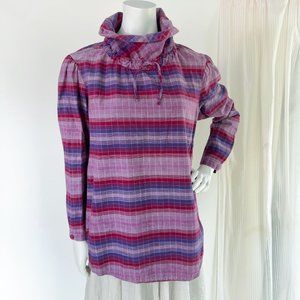 Feminine Anorak with ruffled shoulders and adjustable scrunched neck ties